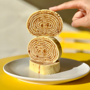 Orange and Caramelized Milk Cake Roll (Doce de Leite!)